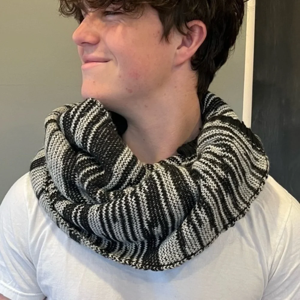 🍕🪻Old Bridge Argentina scarf black off white CLOSEOUT